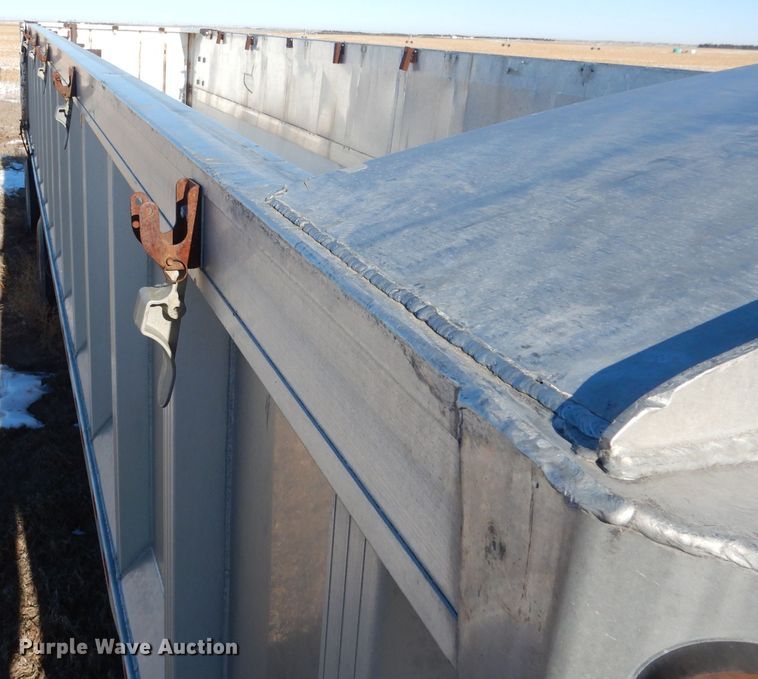 image for item DG5883 2000 Redwood silage trailer