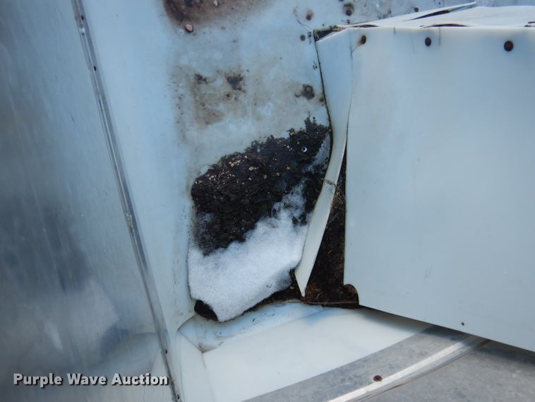 image for item DG5883 2000 Redwood silage trailer