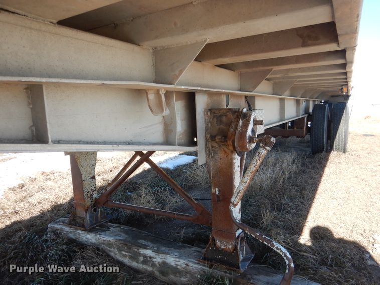 image for item DG5883 2000 Redwood silage trailer