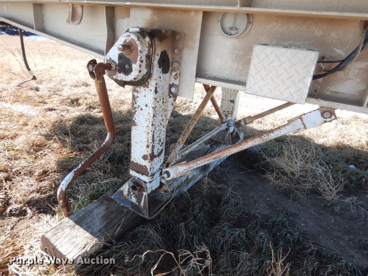 image for item DG5883 2000 Redwood silage trailer