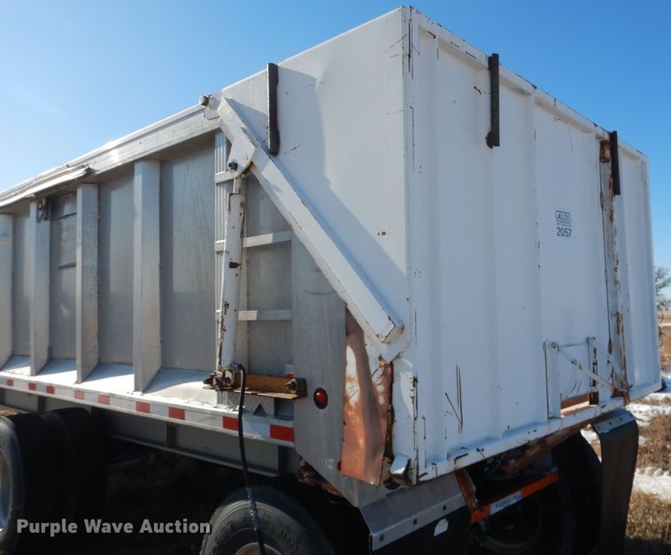 image for item DG5883 2000 Redwood silage trailer