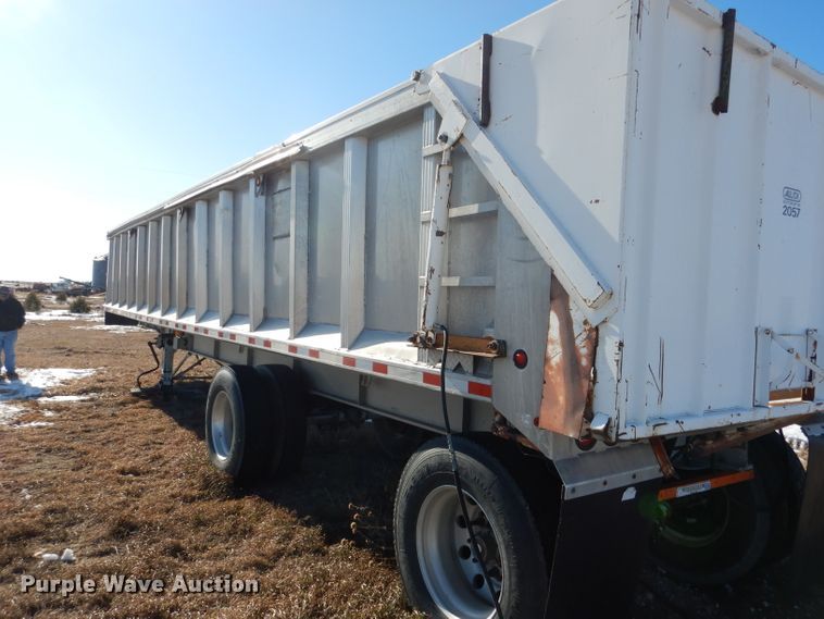 image for item DG5883 2000 Redwood silage trailer
