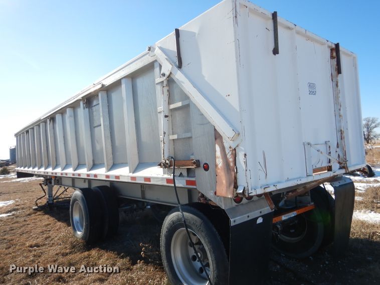 image for item DG5883 2000 Redwood silage trailer