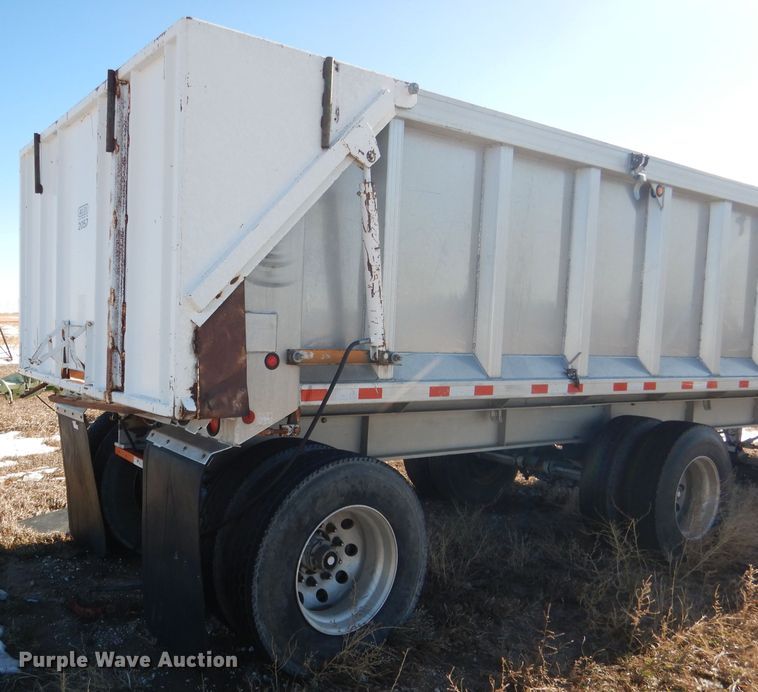 image for item DG5883 2000 Redwood silage trailer