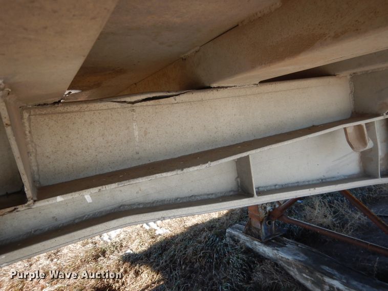 image for item DG5883 2000 Redwood silage trailer