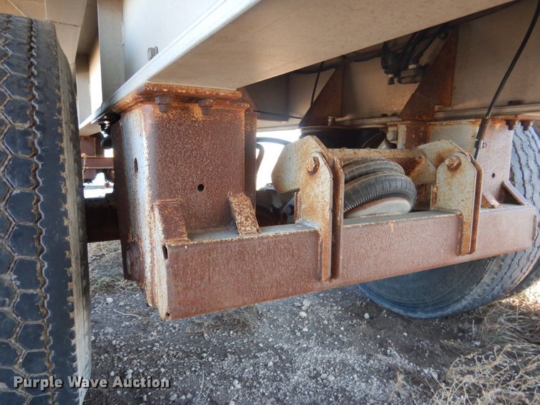 image for item DG5883 2000 Redwood silage trailer