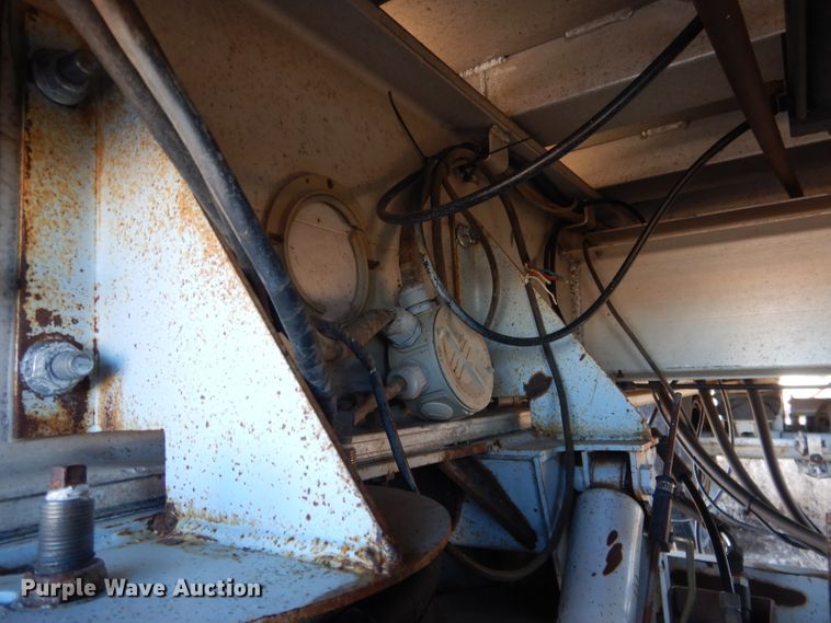 image for item DG5883 2000 Redwood silage trailer