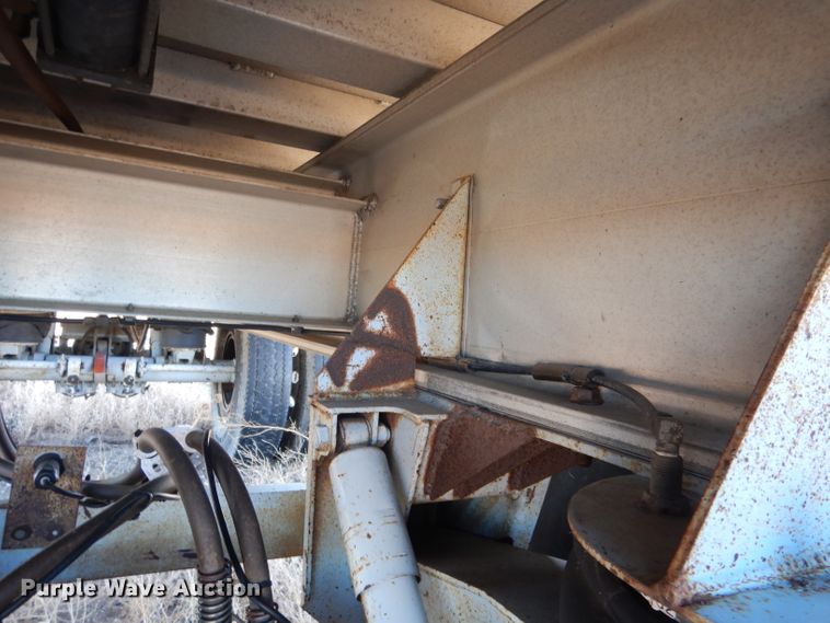 image for item DG5883 2000 Redwood silage trailer