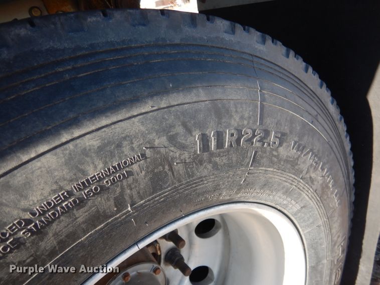 image for item DG5883 2000 Redwood silage trailer