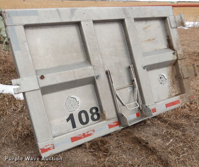 image for item DG5883 2000 Redwood silage trailer