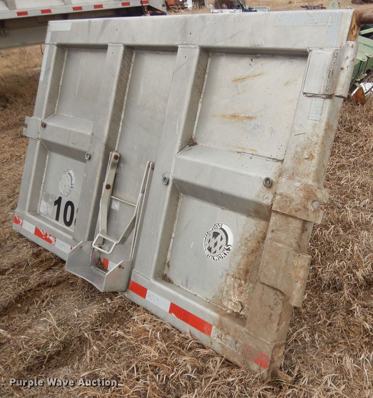 image for item DG5883 2000 Redwood silage trailer
