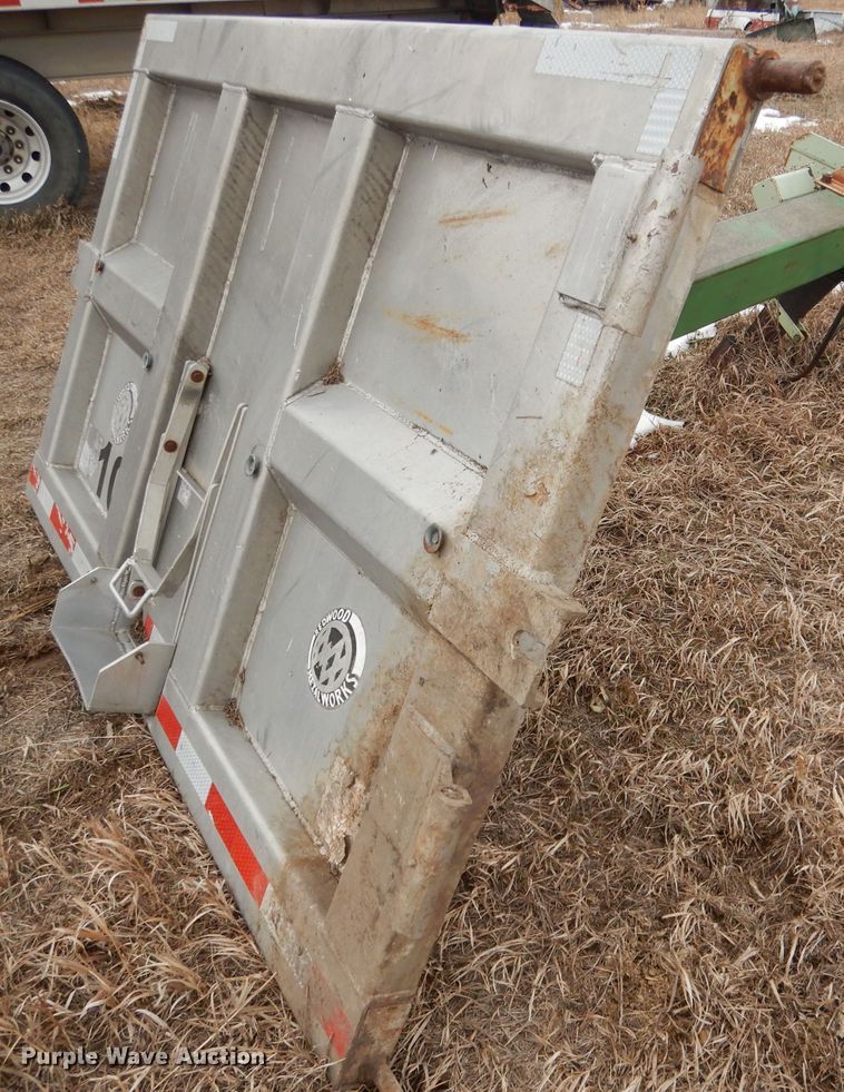 image for item DG5883 2000 Redwood silage trailer