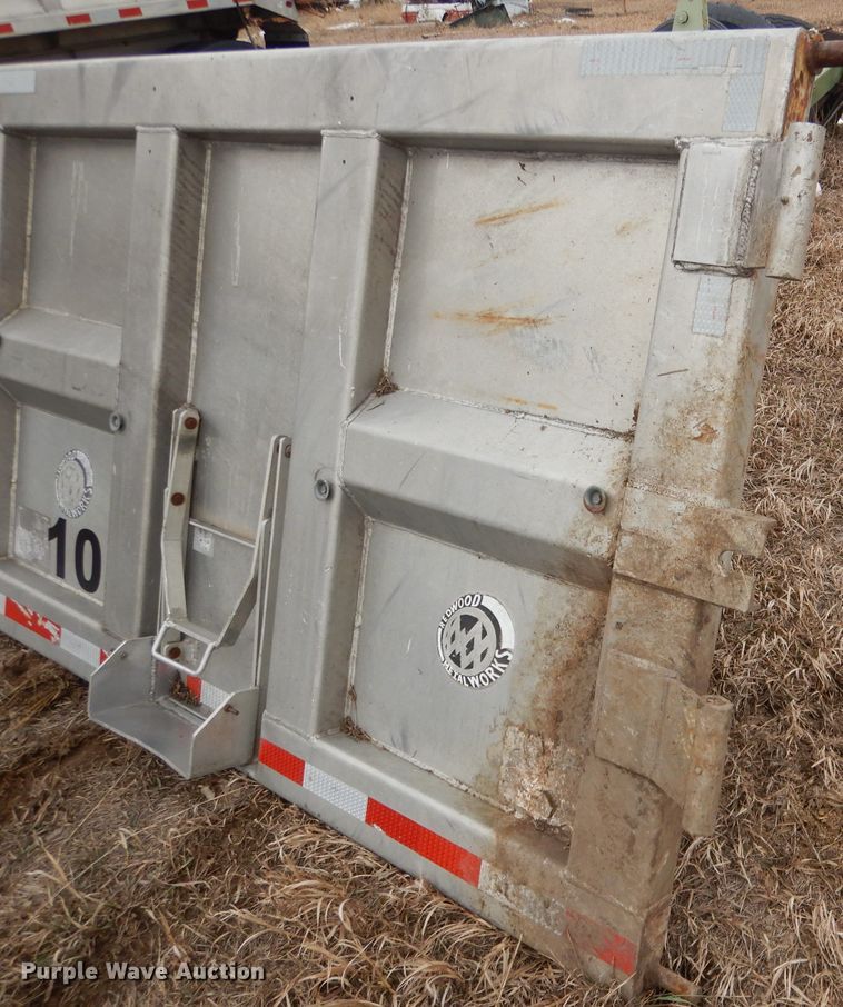 image for item DG5883 2000 Redwood silage trailer