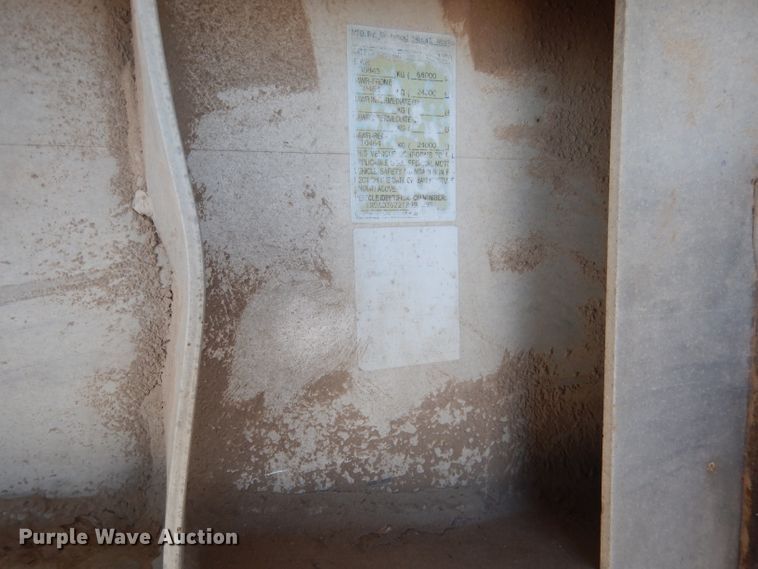 image for item DG5883 2000 Redwood silage trailer