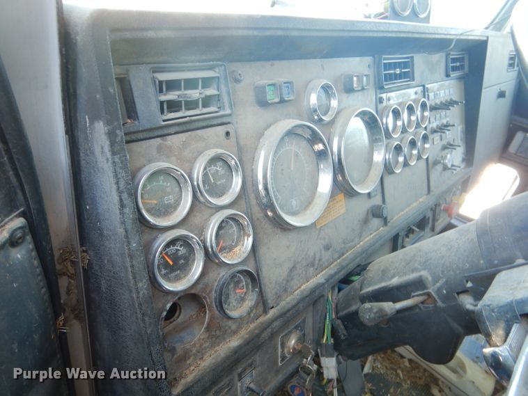 image for item DG5884 1993 Kenworth T600 grain truck