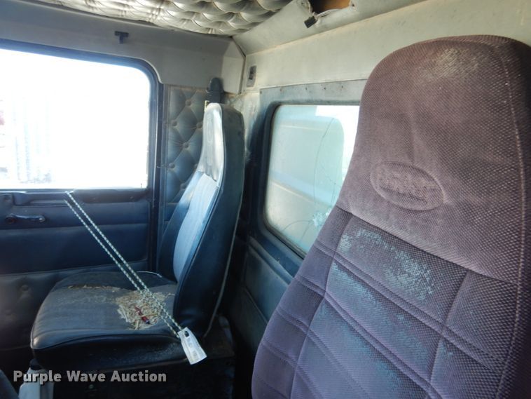 image for item DG5884 1993 Kenworth T600 grain truck