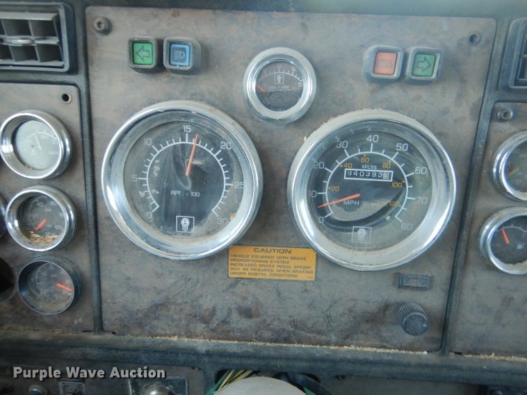 image for item DG5884 1993 Kenworth T600 grain truck