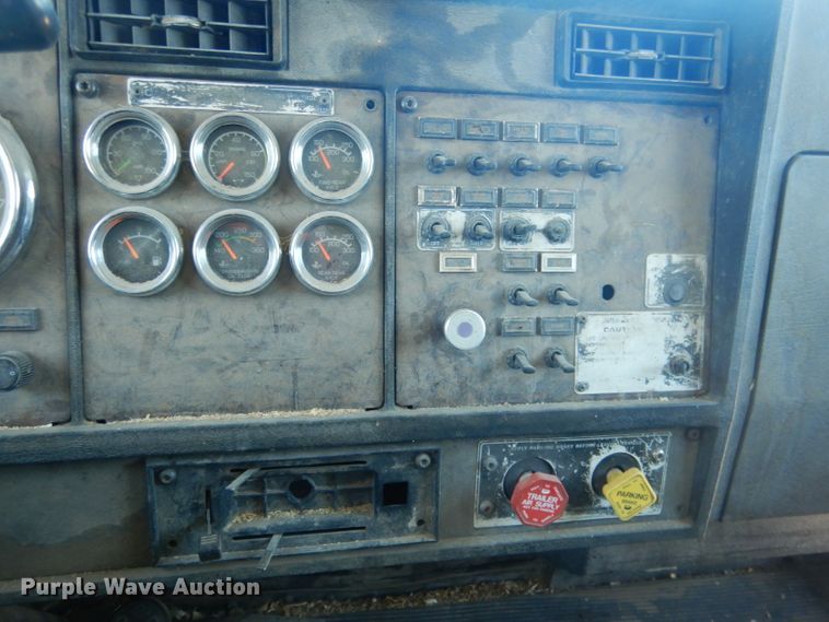 image for item DG5884 1993 Kenworth T600 grain truck