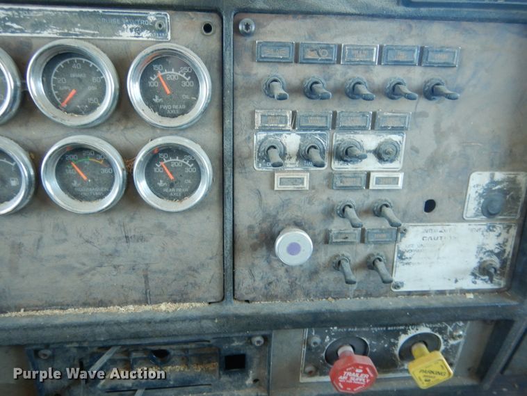 image for item DG5884 1993 Kenworth T600 grain truck