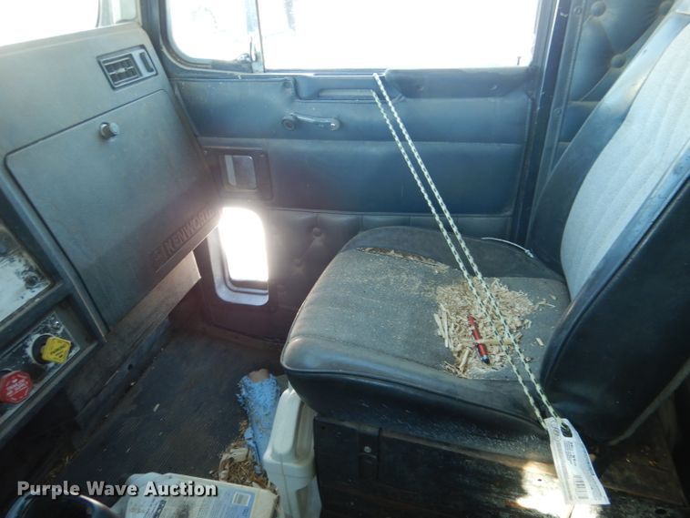 image for item DG5884 1993 Kenworth T600 grain truck