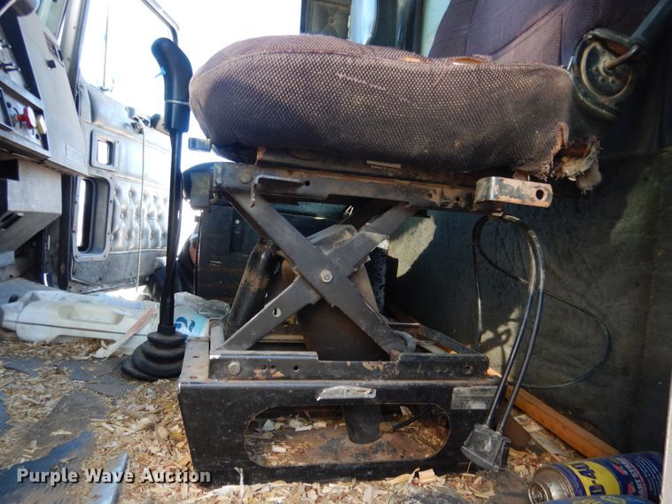 image for item DG5884 1993 Kenworth T600 grain truck