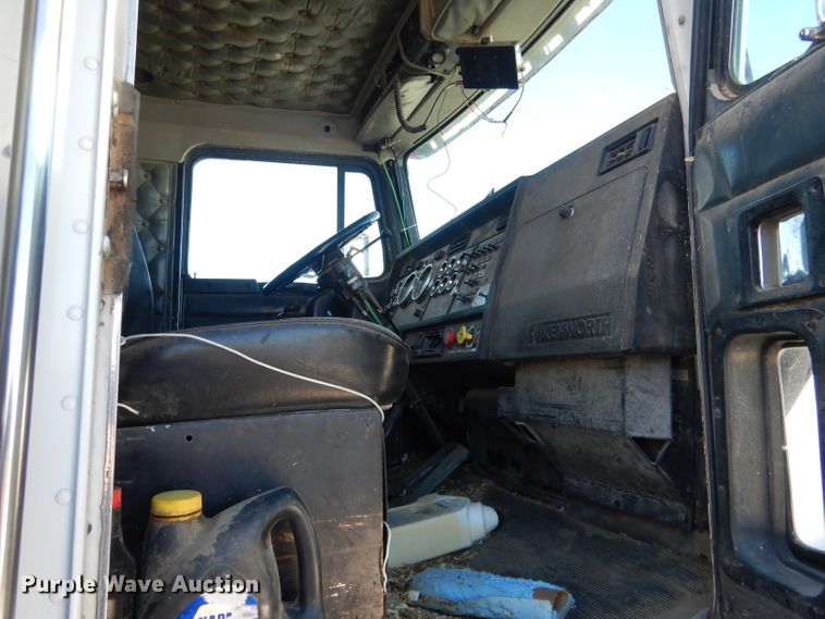 image for item DG5884 1993 Kenworth T600 grain truck