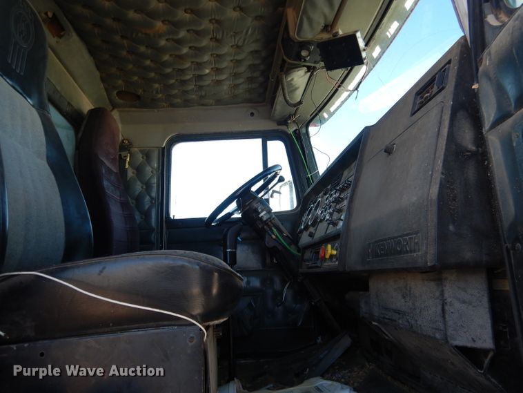 image for item DG5884 1993 Kenworth T600 grain truck