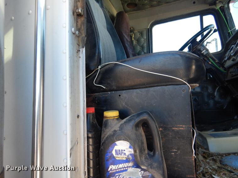 image for item DG5884 1993 Kenworth T600 grain truck