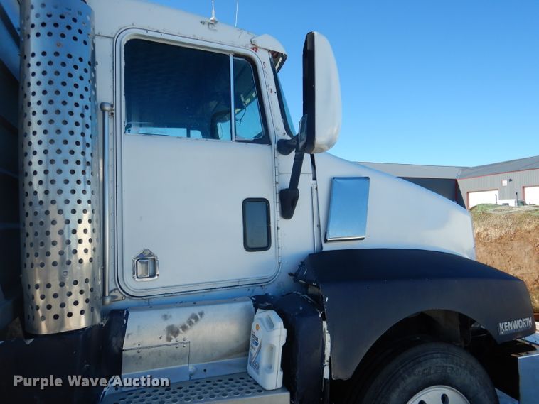 image for item DG5884 1993 Kenworth T600 grain truck