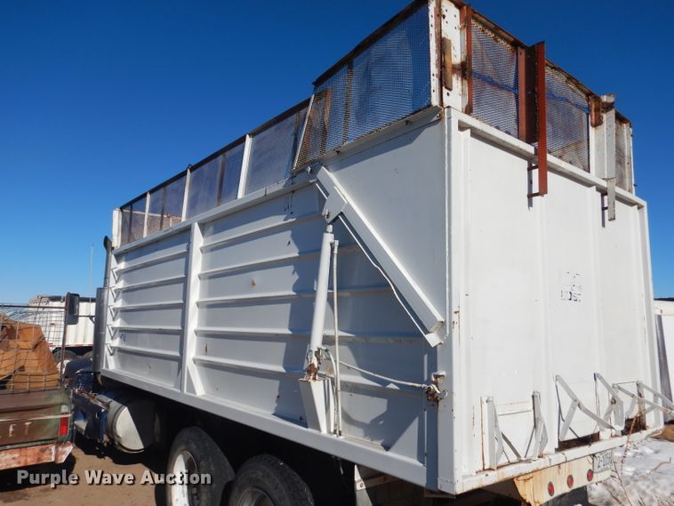 image for item DG5884 1993 Kenworth T600 grain truck