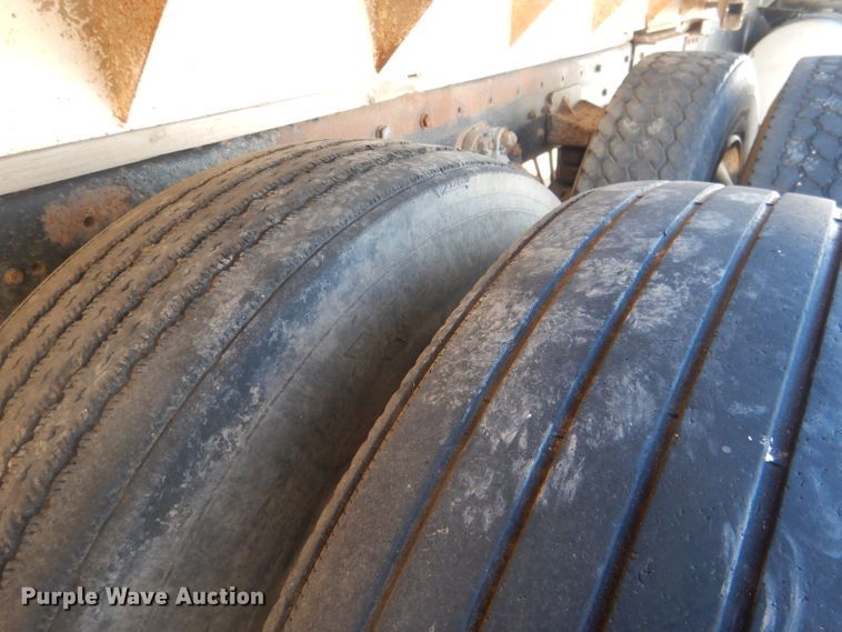 image for item DG5884 1993 Kenworth T600 grain truck