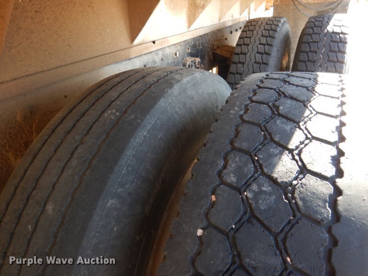 image for item DG5884 1993 Kenworth T600 grain truck