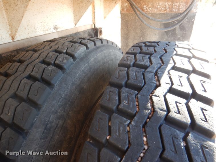 image for item DG5884 1993 Kenworth T600 grain truck