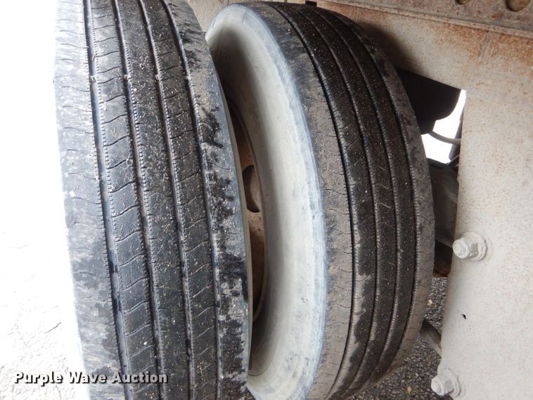 image for item DH6874 2005 Wabash dry van trailer