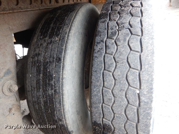 image for item DH6875 2005 Wabash dry van trailer