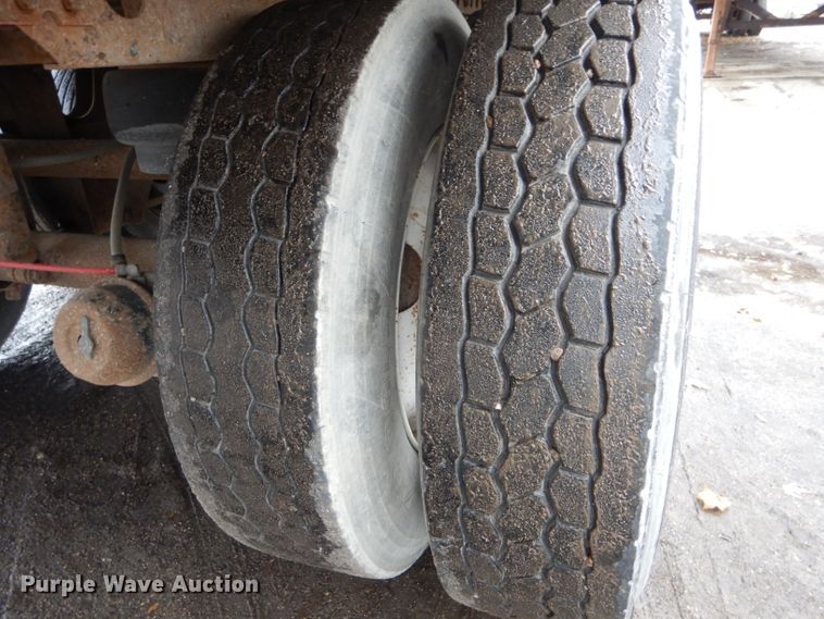 image for item DH6876 2005 Wabash dry van trailer