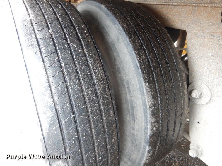 image for item DH6876 2005 Wabash dry van trailer