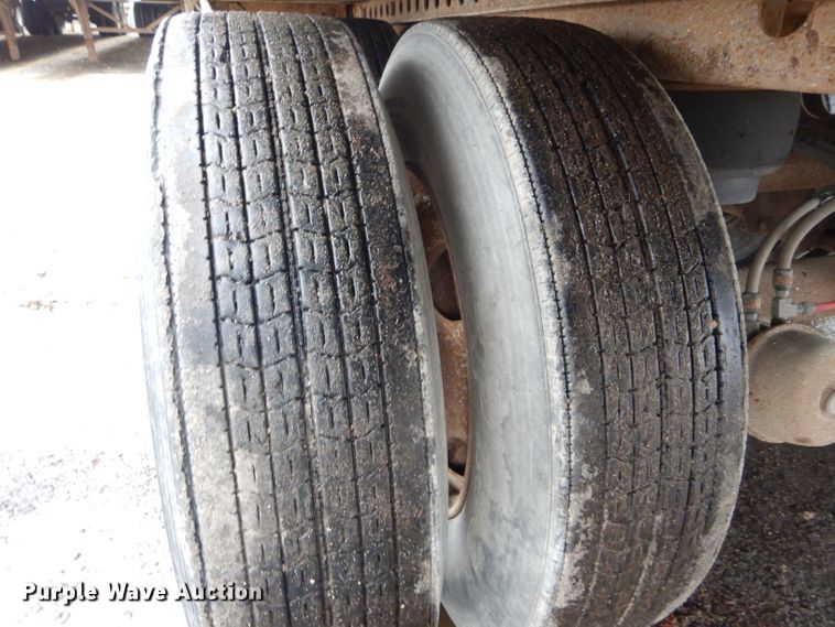 image for item DH6876 2005 Wabash dry van trailer