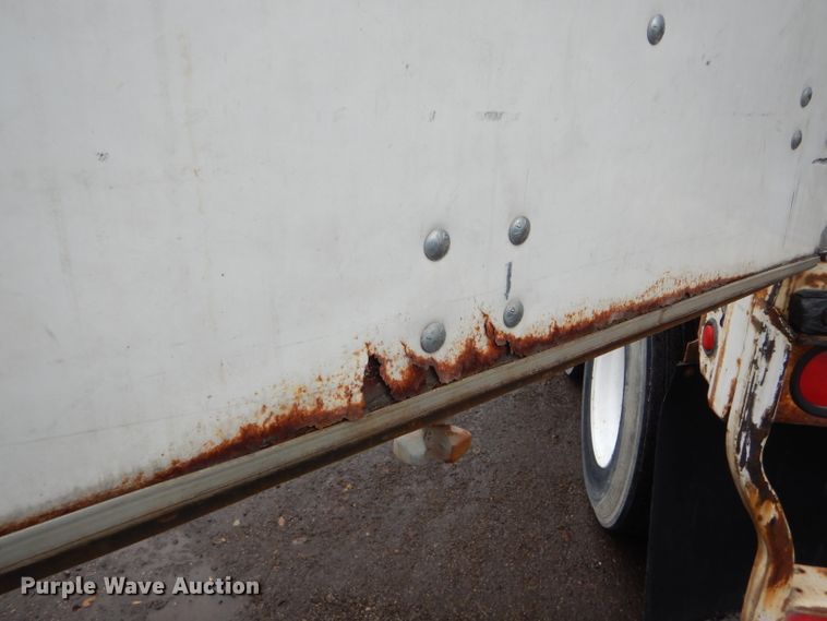 image for item DH6877 2005 Wabash dry van trailer