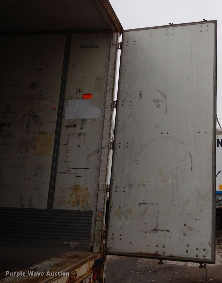 image for item DH6877 2005 Wabash dry van trailer