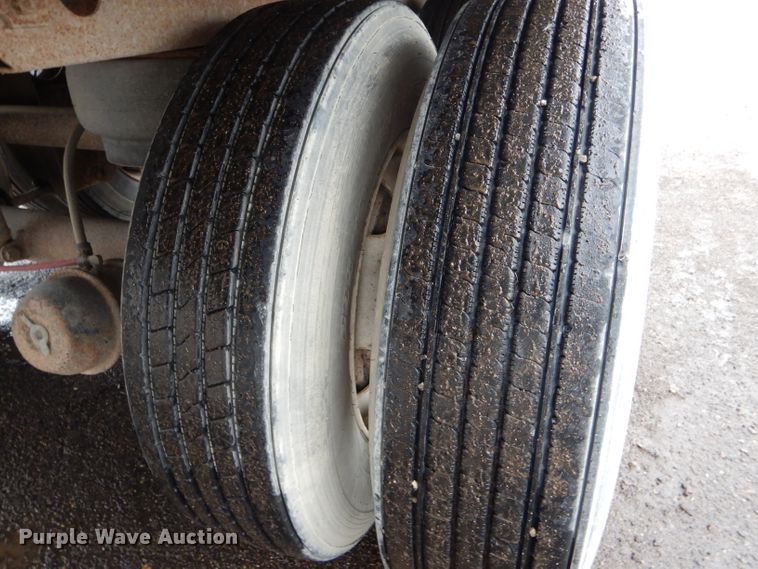 image for item DH6877 2005 Wabash dry van trailer