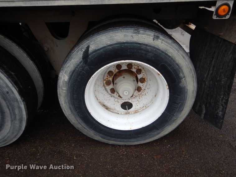 image for item DH6877 2005 Wabash dry van trailer