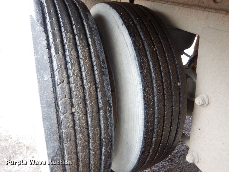 image for item DH6877 2005 Wabash dry van trailer