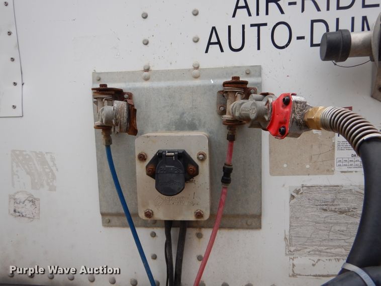 image for item DH6879 2005 Wabash dry van trailer