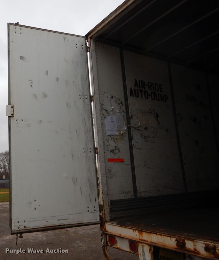 image for item DH6879 2005 Wabash dry van trailer