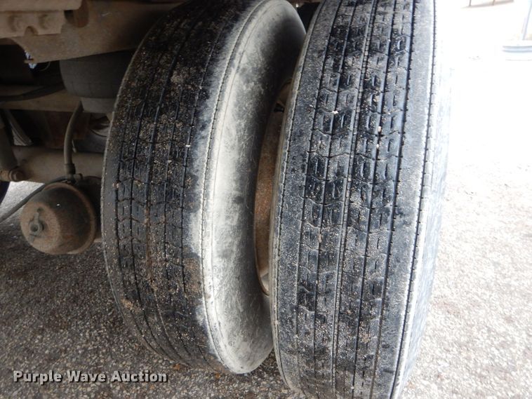 image for item DH6879 2005 Wabash dry van trailer