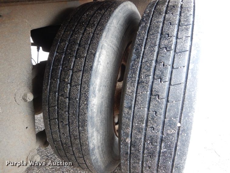 image for item DH6879 2005 Wabash dry van trailer