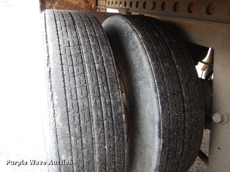 image for item DH6879 2005 Wabash dry van trailer