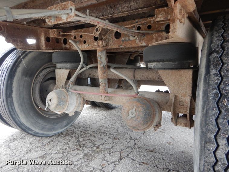 image for item DH6880 2005 Wabash dry van trailer