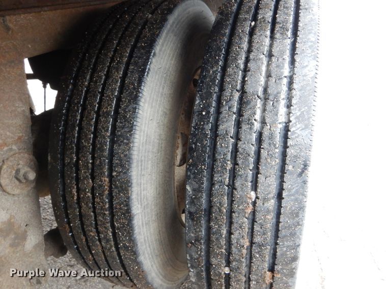 image for item DH6880 2005 Wabash dry van trailer